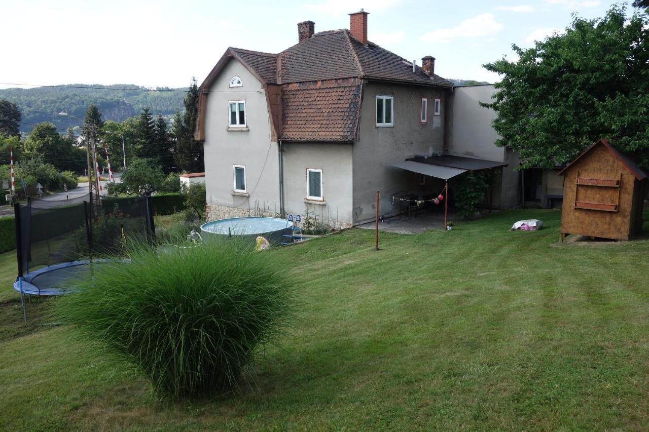 Pod Chlumem - útulný byt v blízkosti centra s terasou a grilem Decin Exterior foto