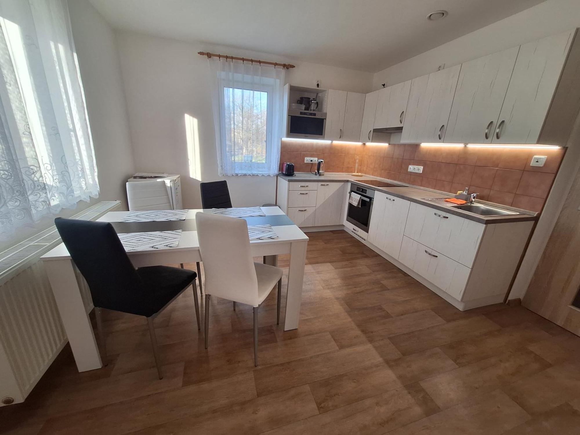 Pod Chlumem - útulný byt v blízkosti centra s terasou a grilem Decin Exterior foto