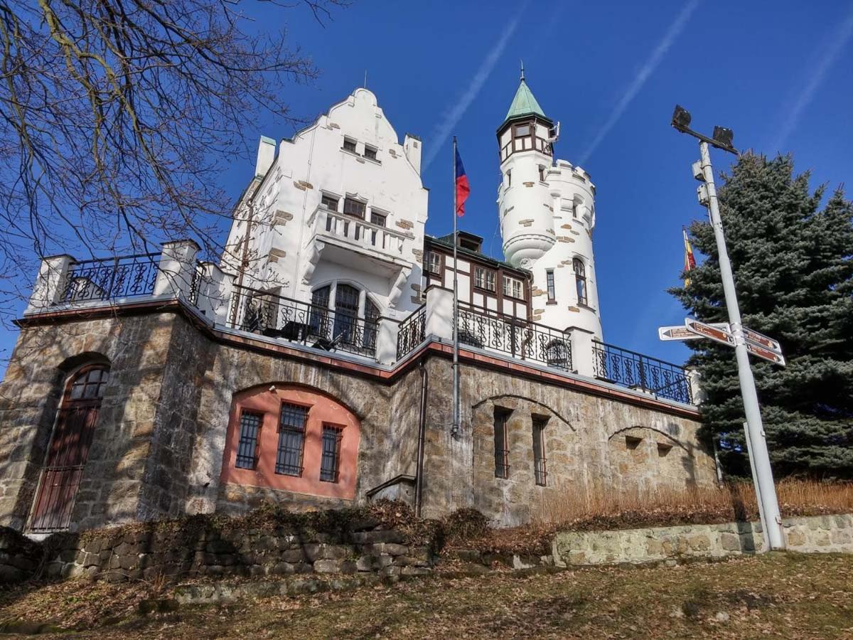 Pod Chlumem - útulný byt v blízkosti centra s terasou a grilem Decin Exterior foto
